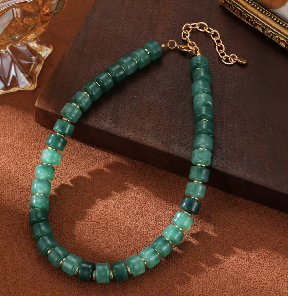 Collar verde retro
