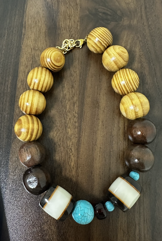 Collar centro turquesa y piedras madera