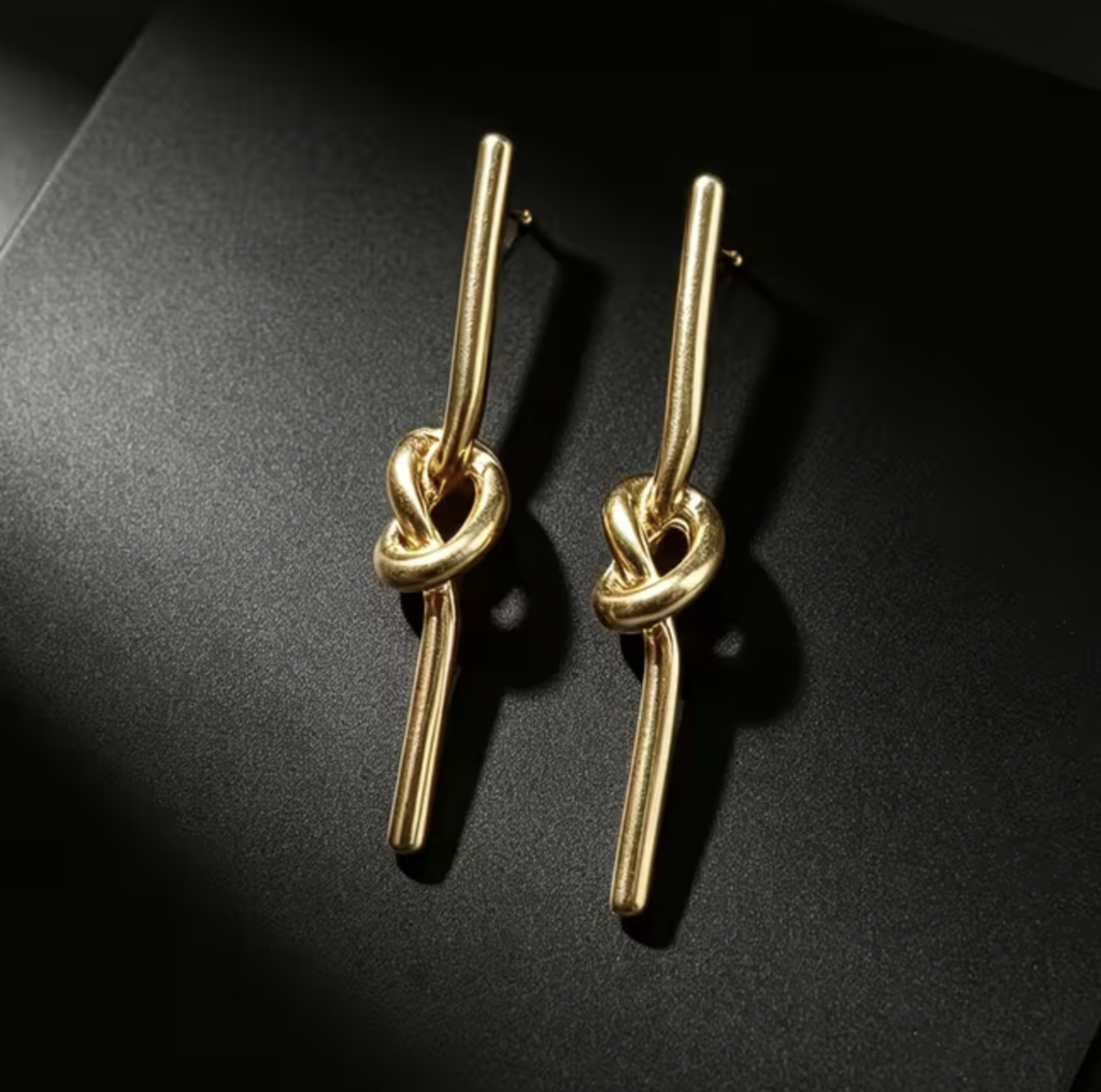 Aretes dorados de nudo - estilo clásico