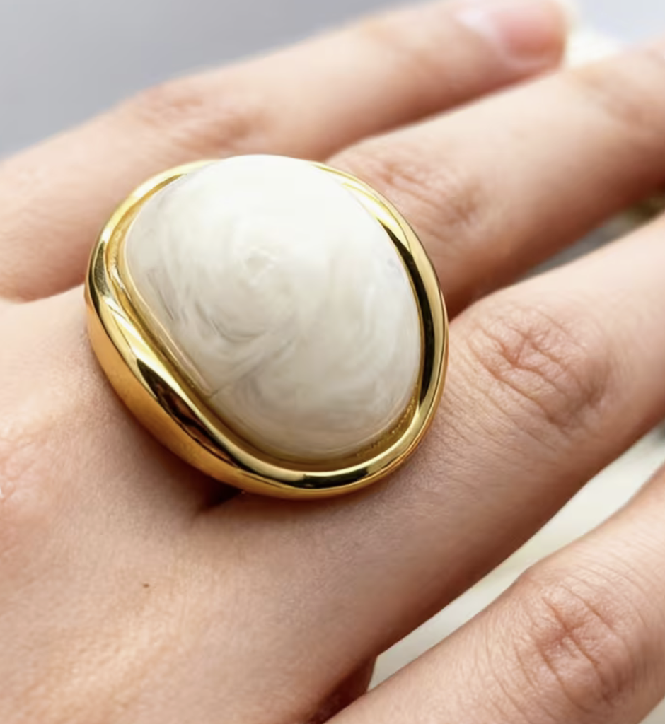 Anillo dorado - Stainless Steel - Piedra Crema tono arena